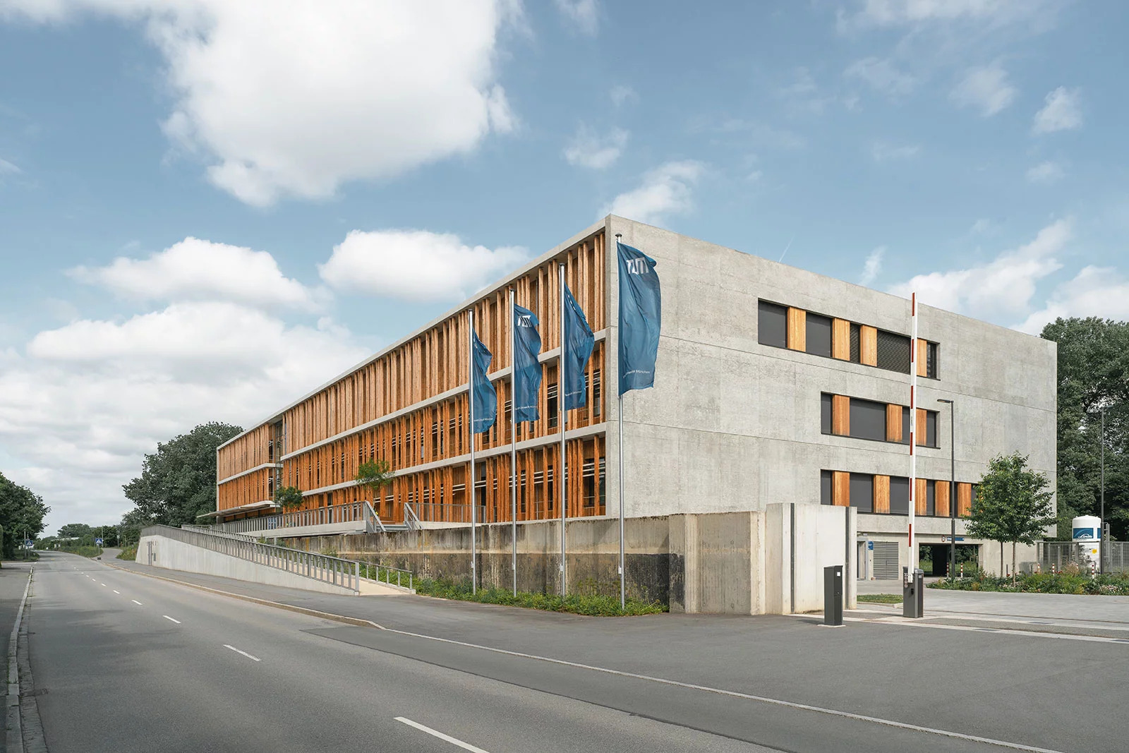 Located at TUM Campus Straubing